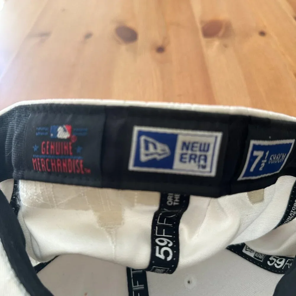 New Era 59FIFTY NY Yankees Fitted Hat 7 1/2 White NYC Skyline Embroidered - Picture 6 of 6